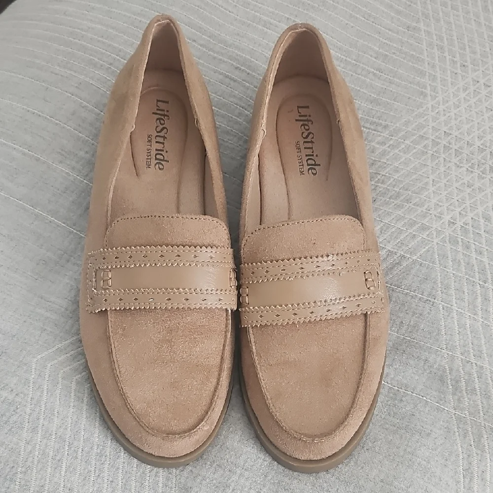 NWOB Life Stride Women's Tan Loafers